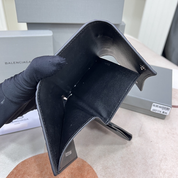 超激安ブランド財布偽物着用イメージ